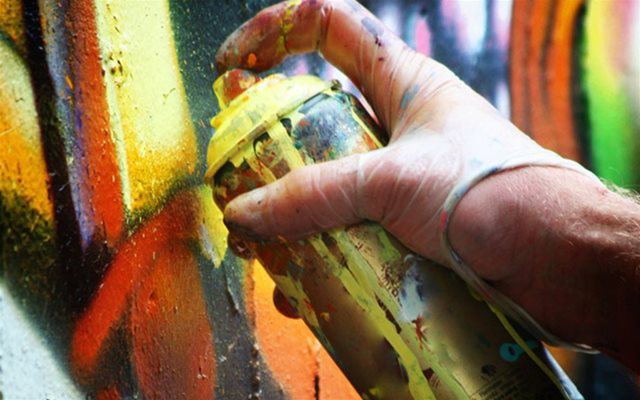 Antigraffiti coatings